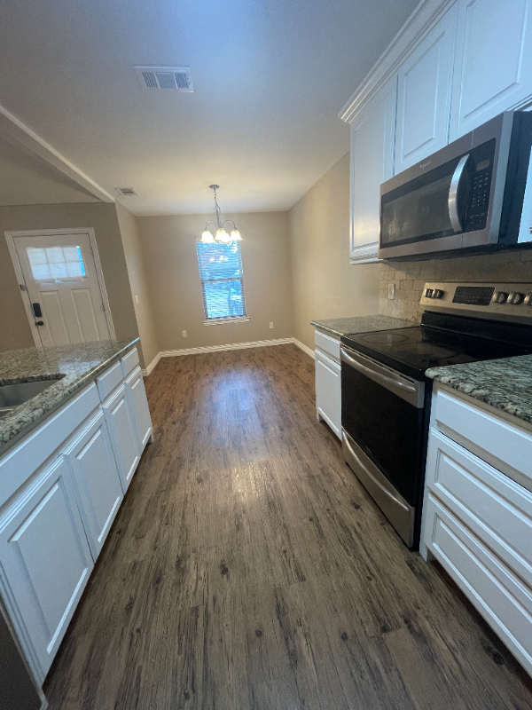 408 W Johnson St - Photo 4 of 13
