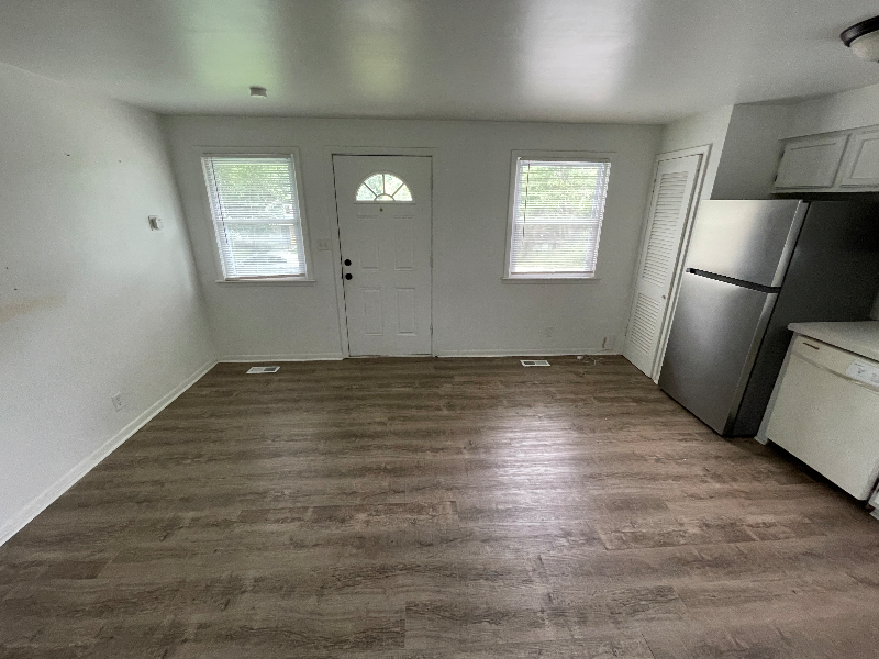 8239 Wayne Ave - Photo 3 of 11