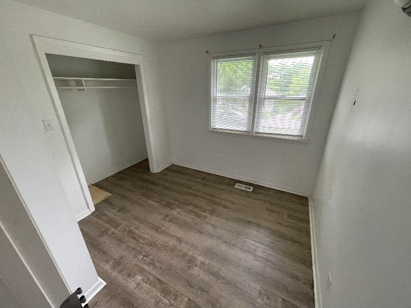 8239 Wayne Ave - Photo 4 of 11
