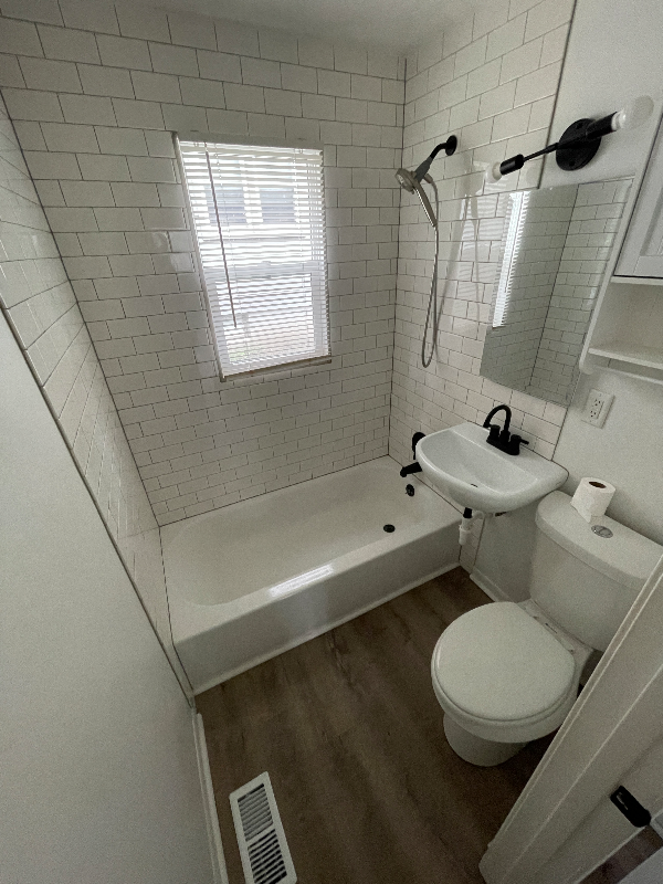 8239 Wayne Ave - Photo 5 of 11