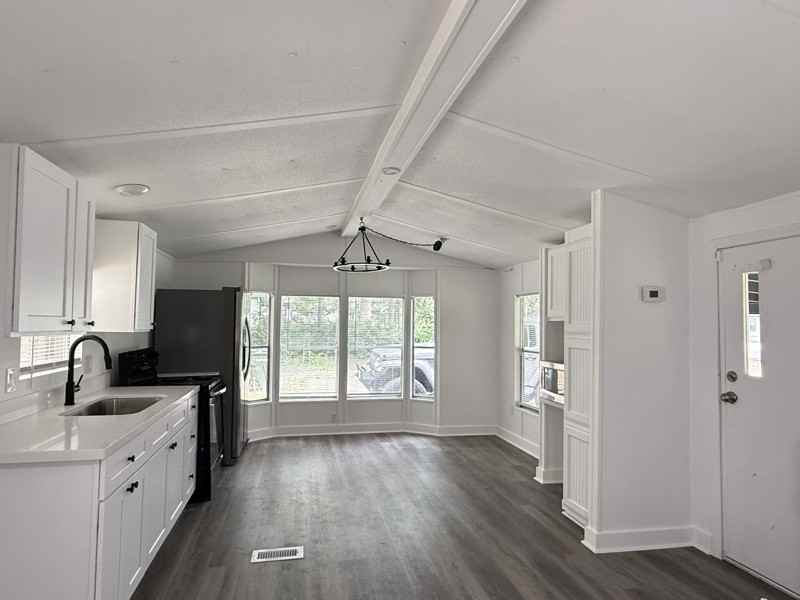 700 Hayman St - Photo 3 of 18