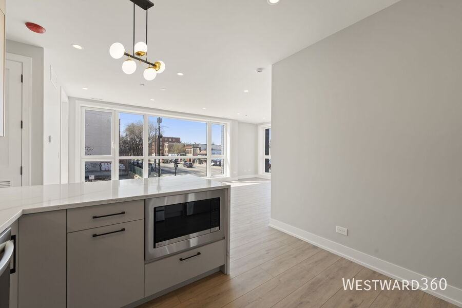 2354 W Polk St #205 - Photo 5 of 18