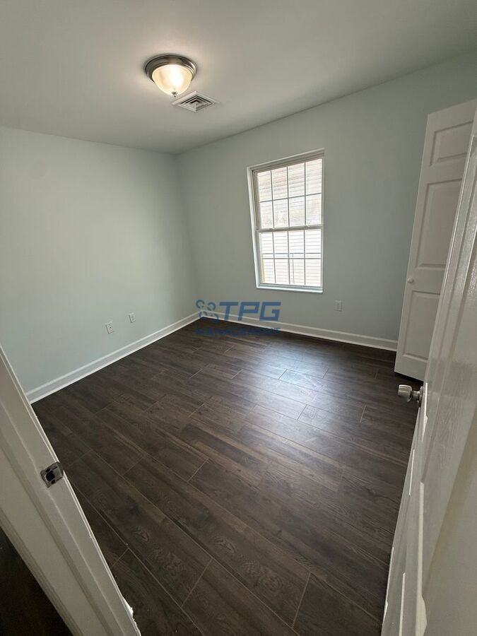 245 N 19th St #2ndFL - Photo 6 of 14