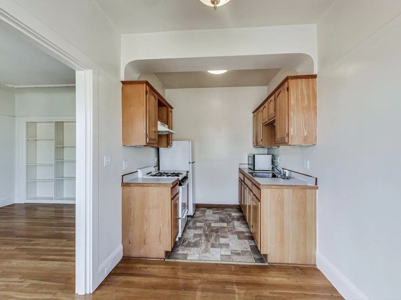 2485 Chestnut St #205 - Photo 6 of 12