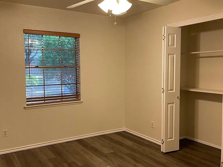 933 Shenandoah Dr - Photo 3 of 7