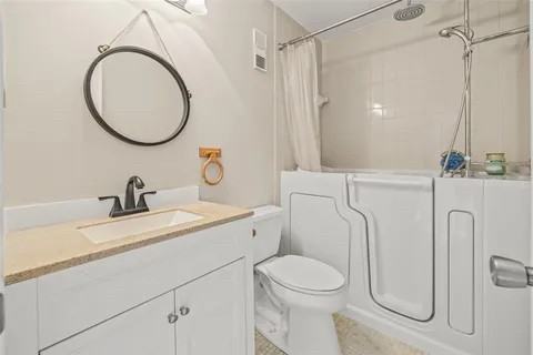 416 Windrush Bay Dr - Photo 4 of 17