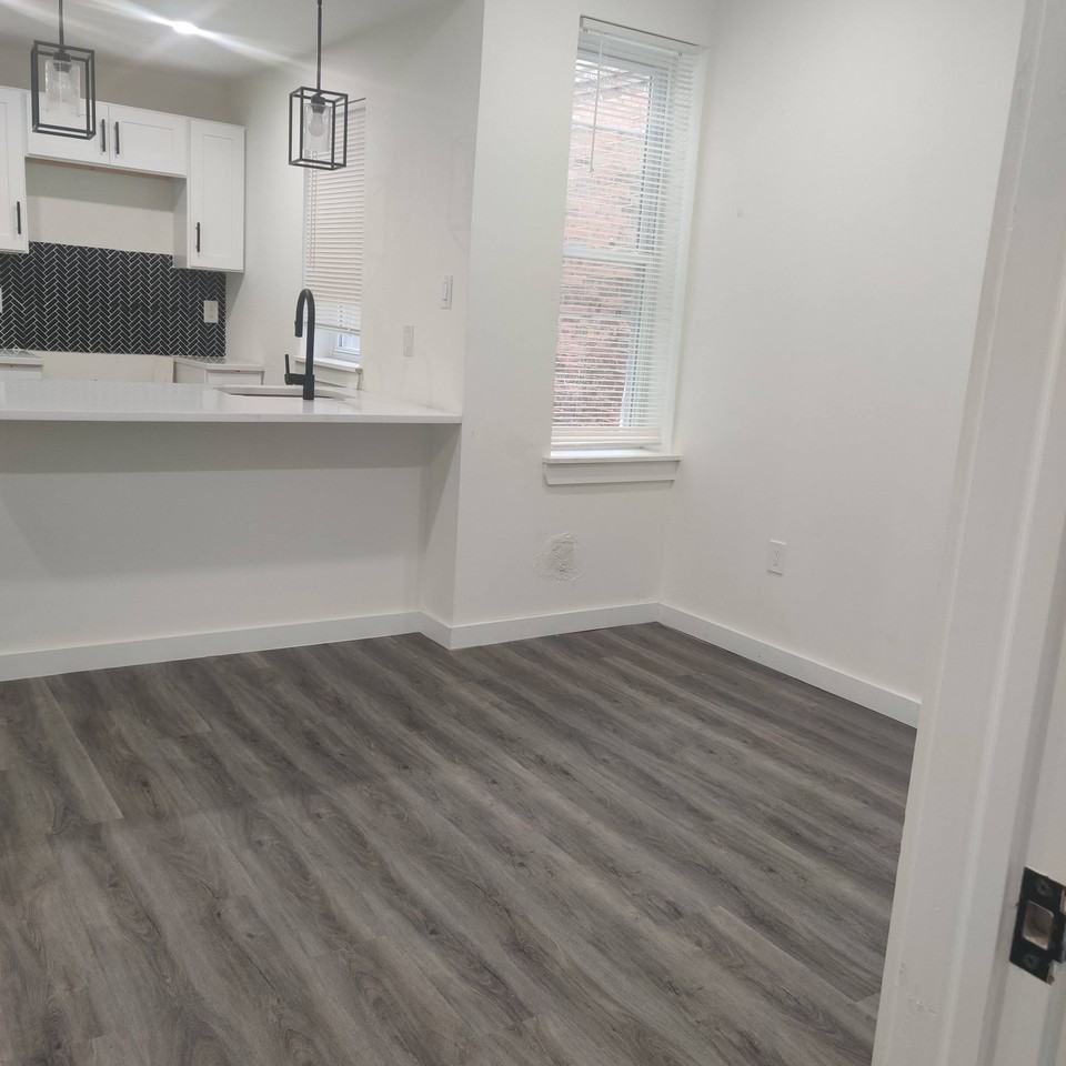 2546 N 11th St - Photo 4 of 10