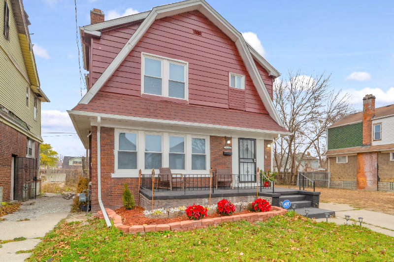 2466 Highland St - Photo 2 of 20
