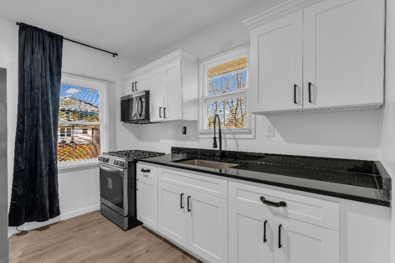 2466 Highland St - Photo 6 of 20