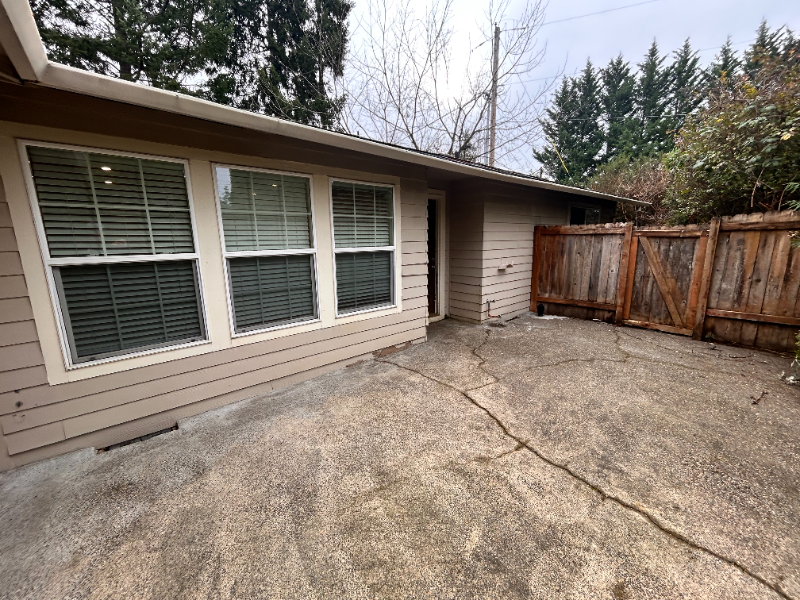 6060 Sw 170th Ave - Photo 4 of 31