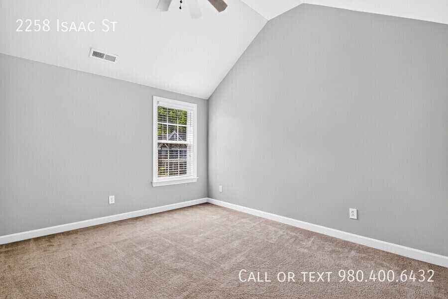 2258 Isaac St - Photo 4 of 47