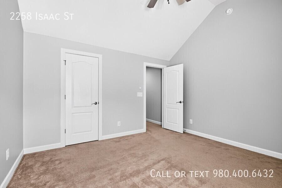 2258 Isaac St - Photo 5 of 47