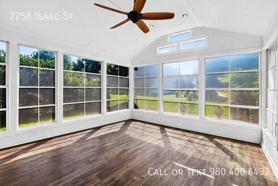 2258 Isaac St - Photo 6 of 47