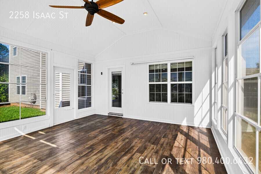 2258 Isaac St - Photo 7 of 47