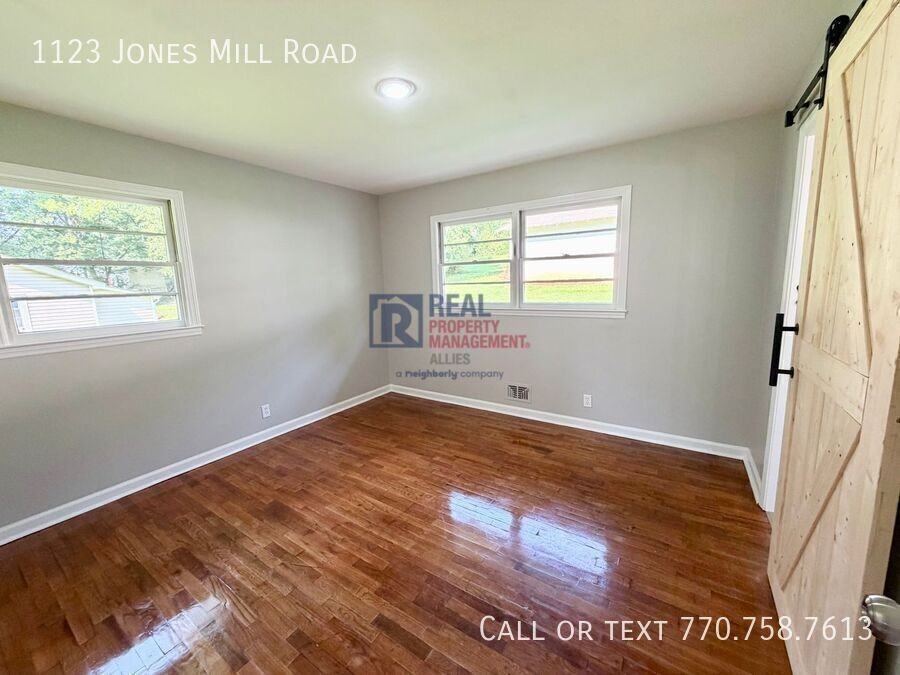 1123 Jones Mill Rd - Photo 4 of 20