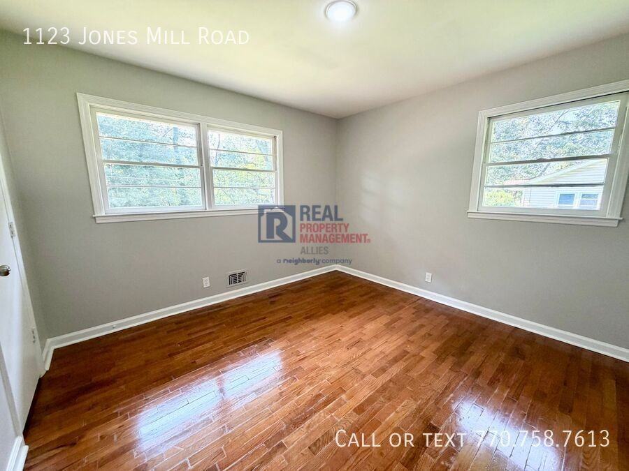 1123 Jones Mill Rd - Photo 6 of 20