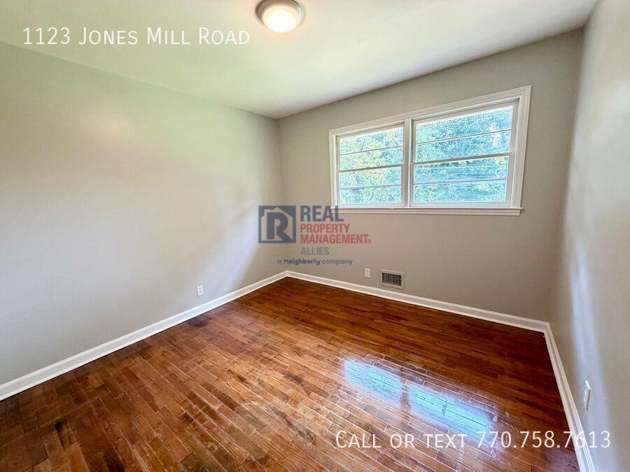 1123 Jones Mill Rd - Photo 7 of 20