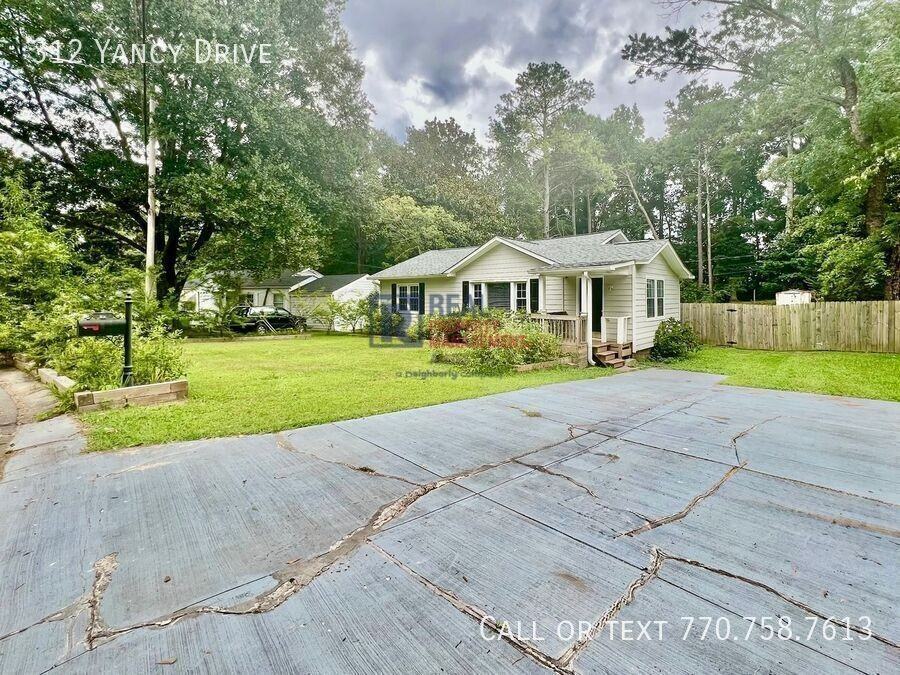312 Yancy Dr Se - Photo 2 of 15