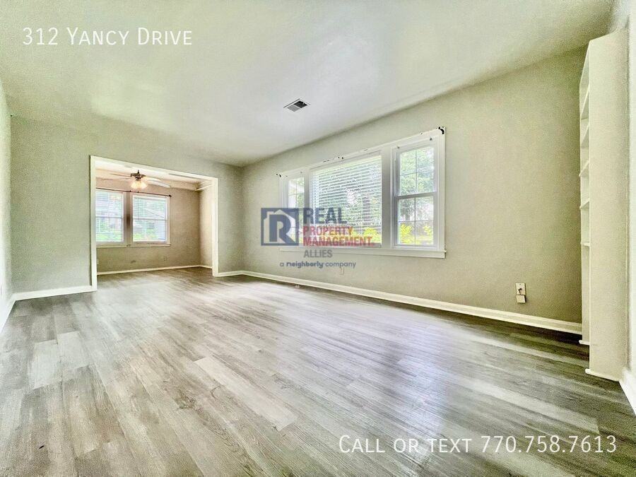 312 Yancy Dr Se - Photo 4 of 15