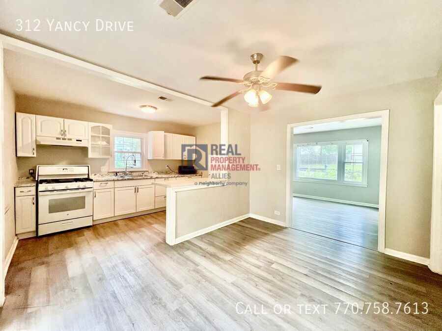 312 Yancy Dr Se - Photo 6 of 15