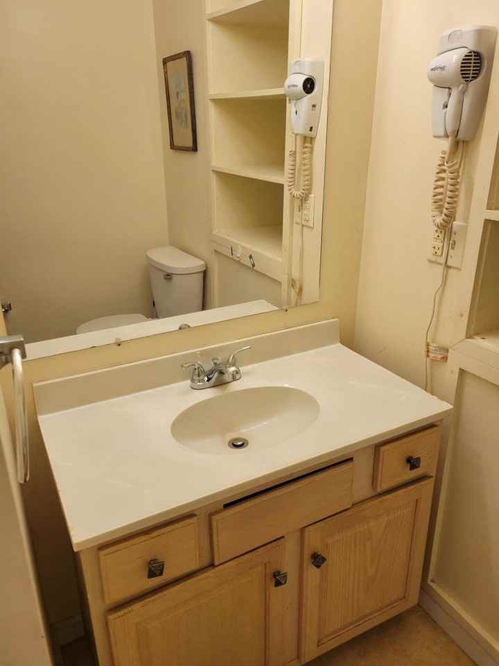 315 Springdale St #B - Photo 4 of 10