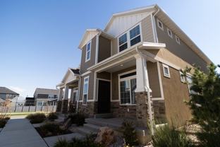 214 E Mammoth Spring Ct - Photo 1 of 1