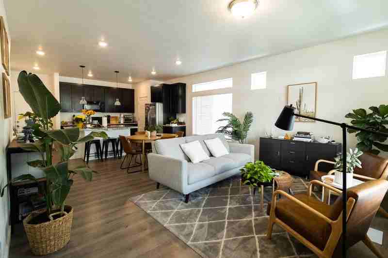 214 E Mammoth Spring Ct - Photo 3 of 26