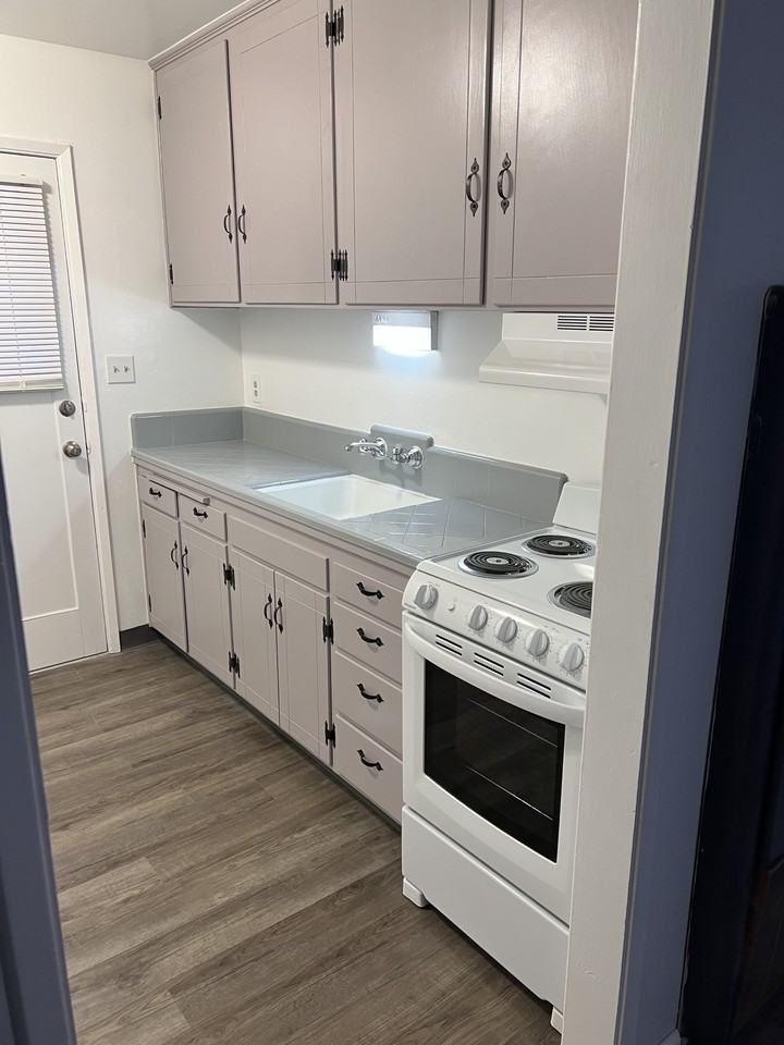 1434 W Clinton Ave #1434 - Photo 2 of 8
