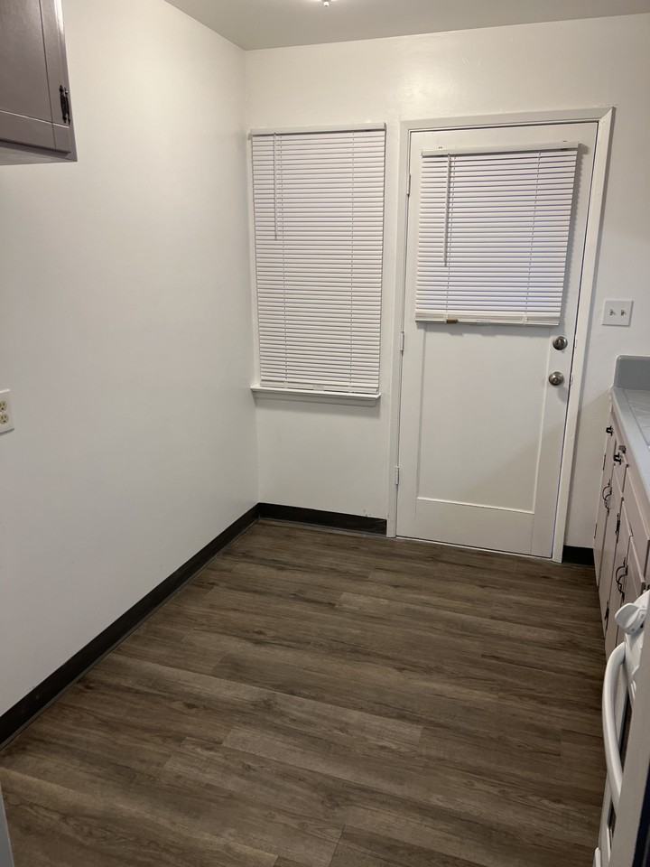 1434 W Clinton Ave #1434 - Photo 3 of 8
