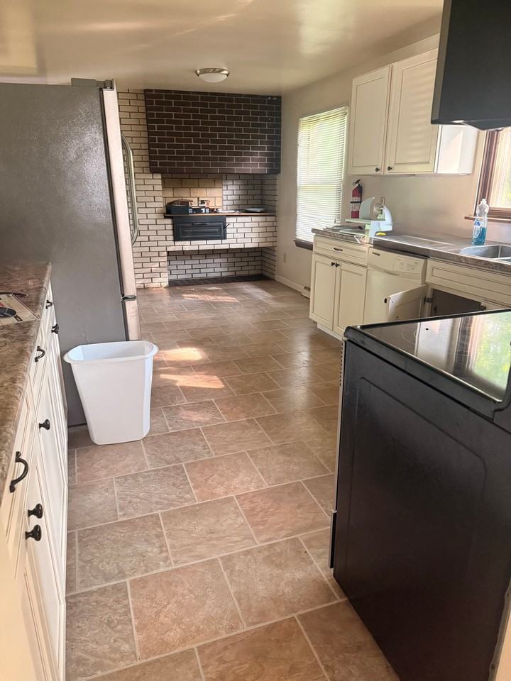 323 Matilda Ave - Photo 2 of 17