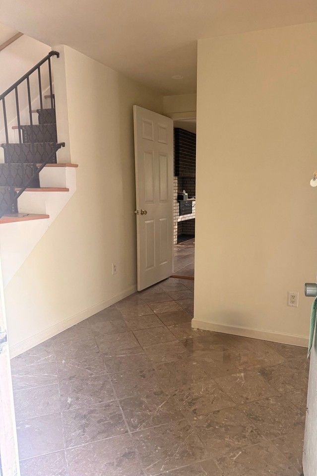 323 Matilda Ave - Photo 3 of 17