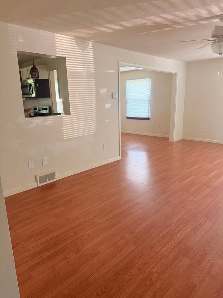 323 Matilda Ave - Photo 4 of 17