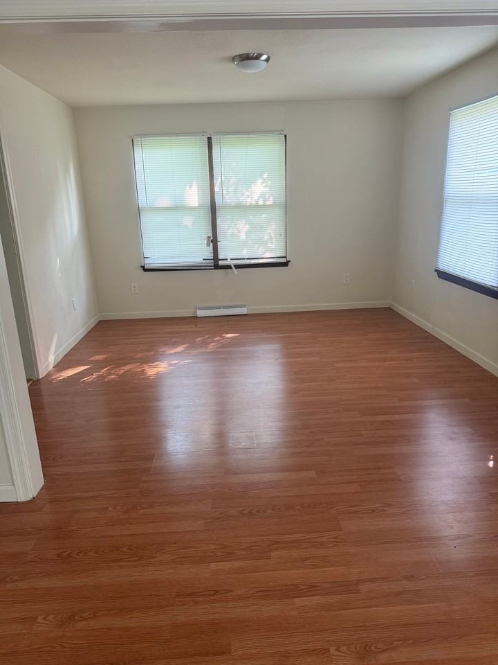 323 Matilda Ave - Photo 5 of 17