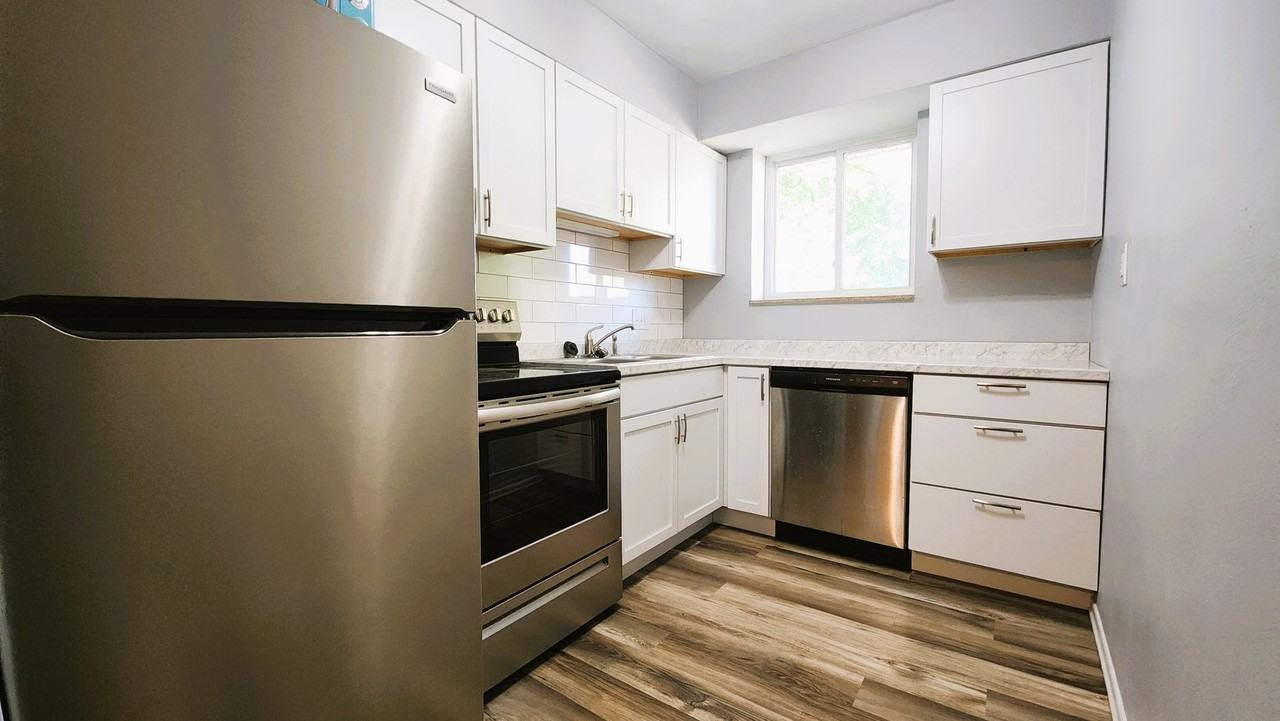 7876 Big Bend Blvd #2ndFL - Photo 4 of 12