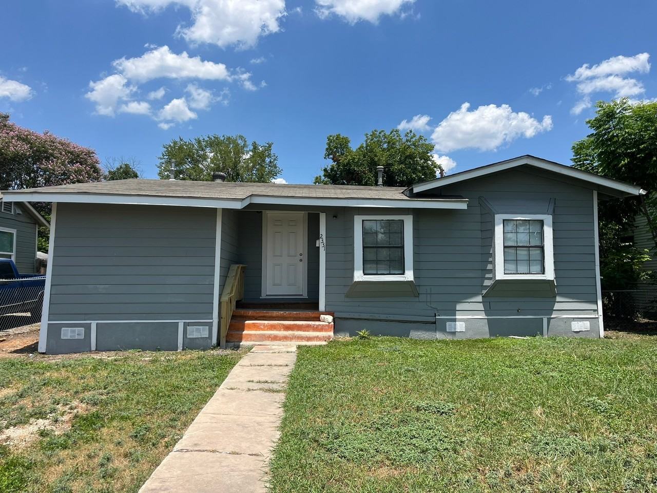 2331 Waverly Ave
