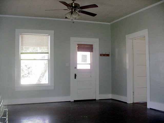 911 N El Paso Ave - Photo 3 of 7
