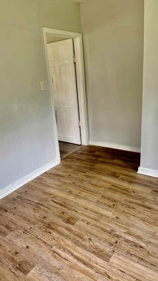 572 W Manchester Rd - Photo 2 of 4