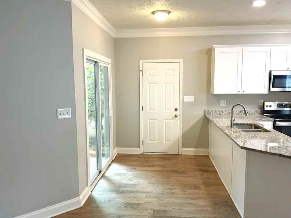2016 Towne Park Dr - Photo 5 of 14