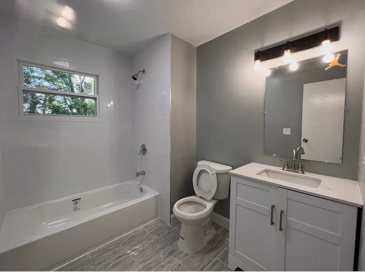 1648 Valley Dr - Photo 3 of 9