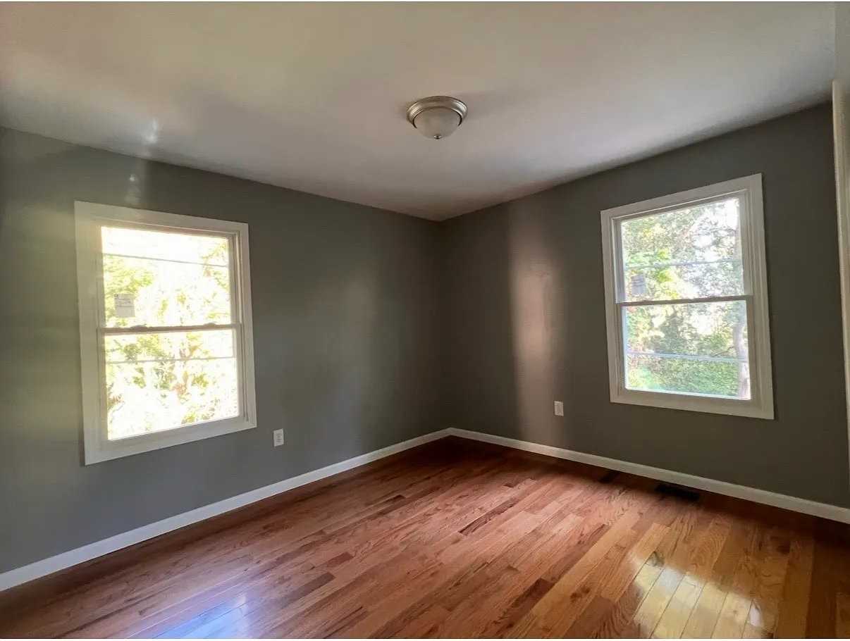 1648 Valley Dr - Photo 4 of 9