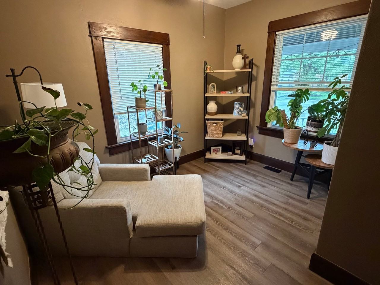 851 Madison Ave - Photo 4 of 15