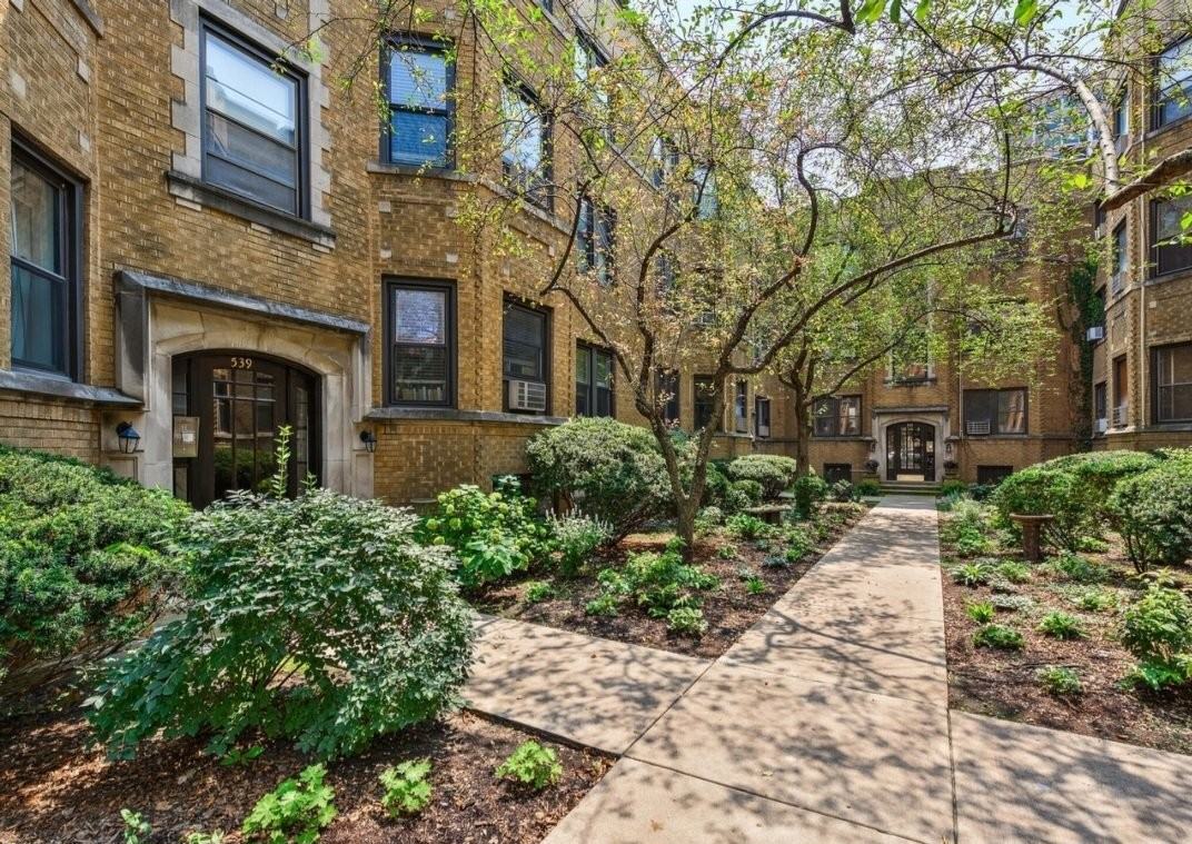539 W Brompton Ave #3N - Photo 2 of 28