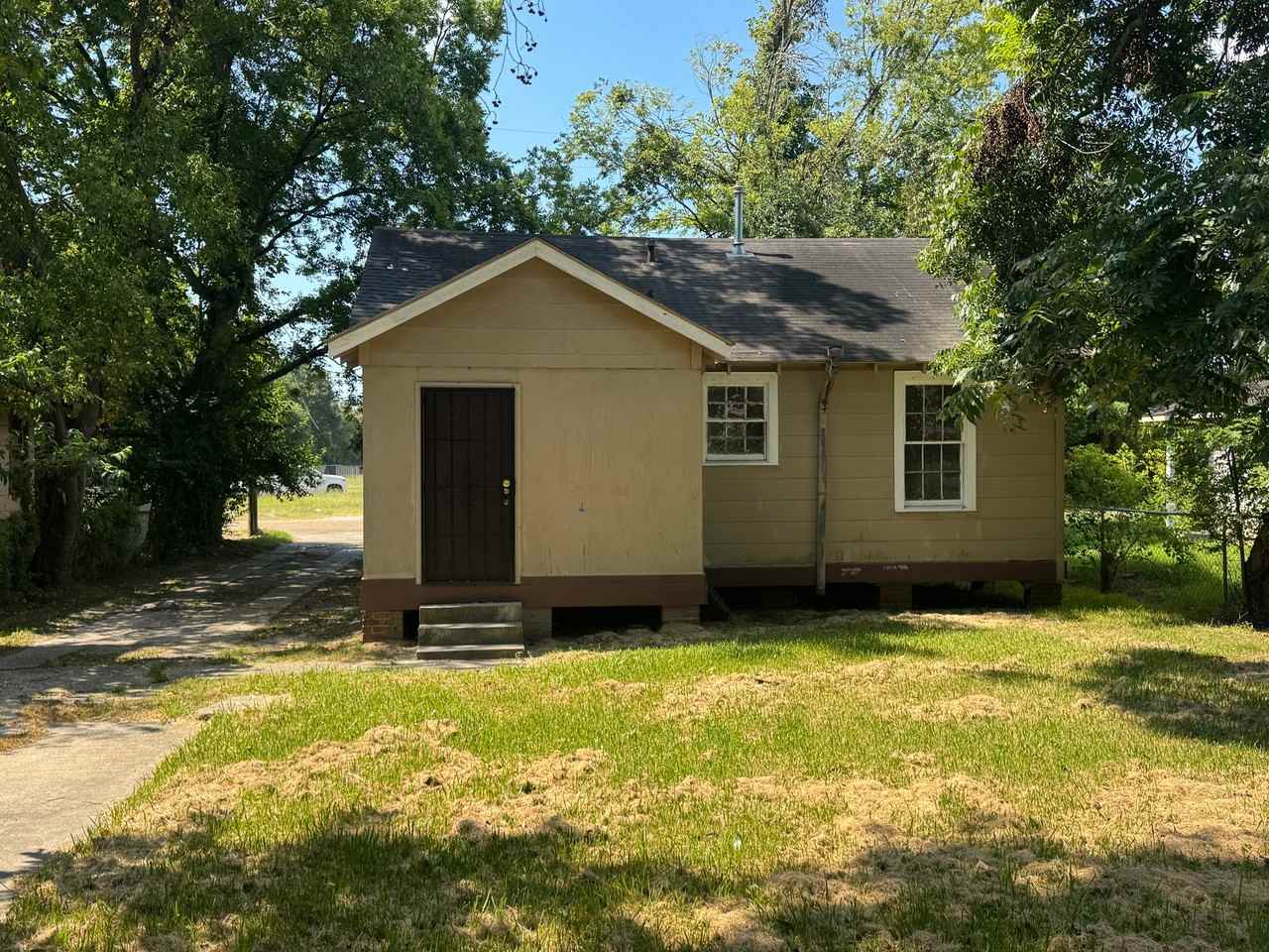 5465 Jefferson Ave - Photo 2 of 10