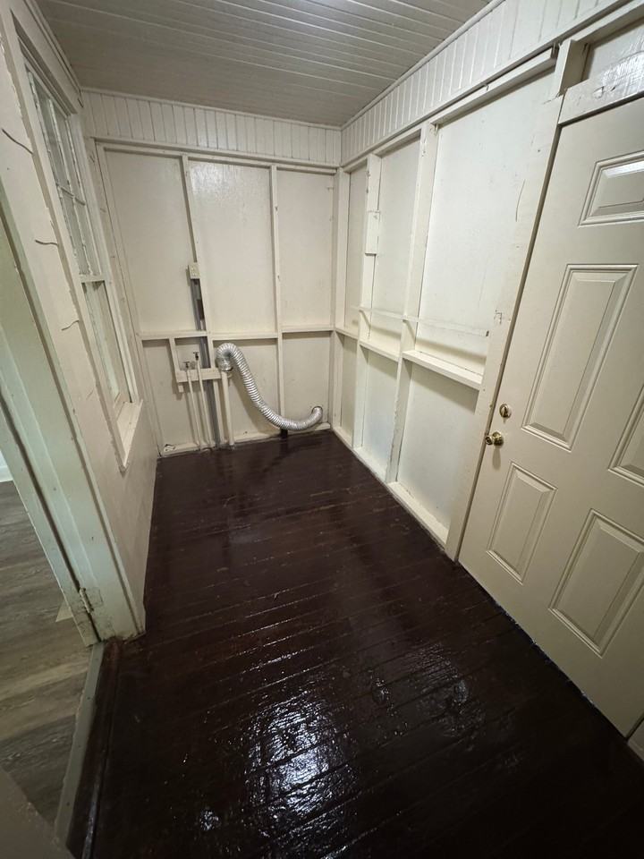 5465 Jefferson Ave - Photo 6 of 10