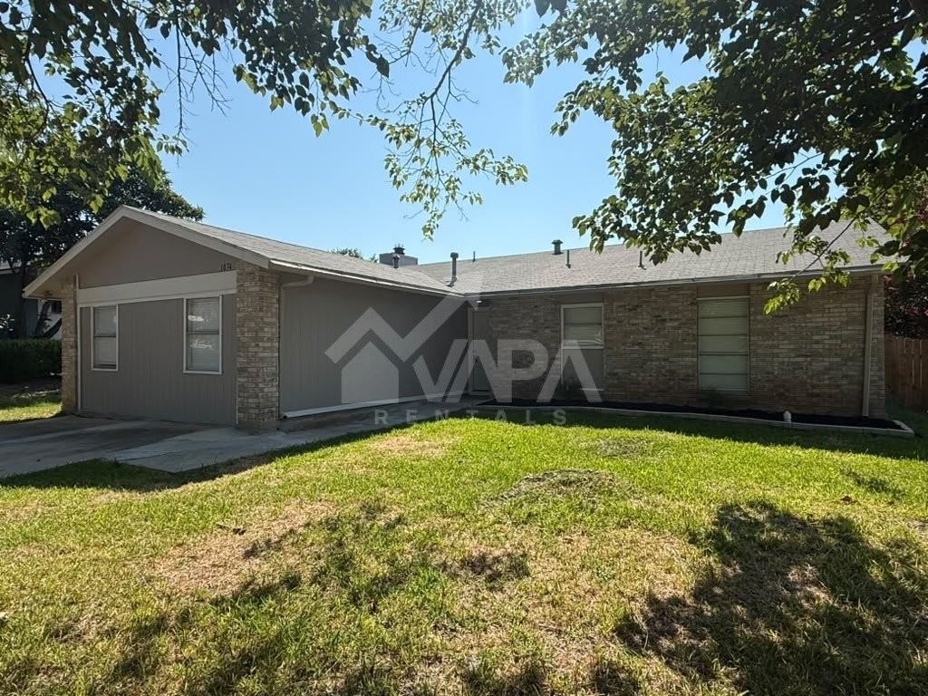1074 Honeytree St - Photo 2 of 19