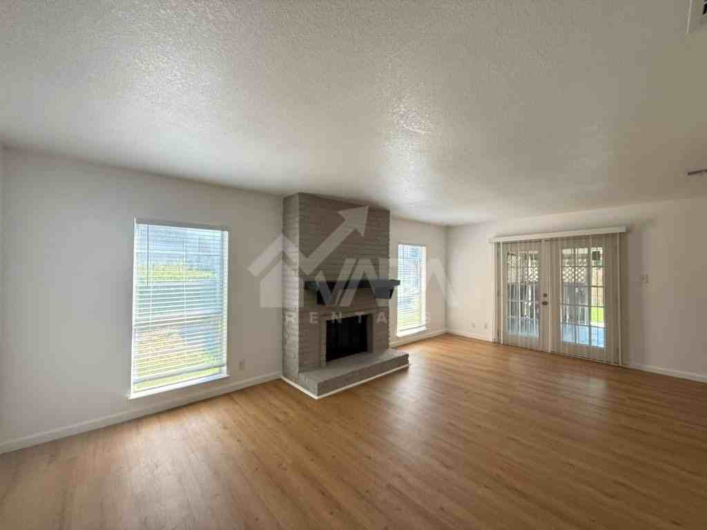 1074 Honeytree St - Photo 3 of 19