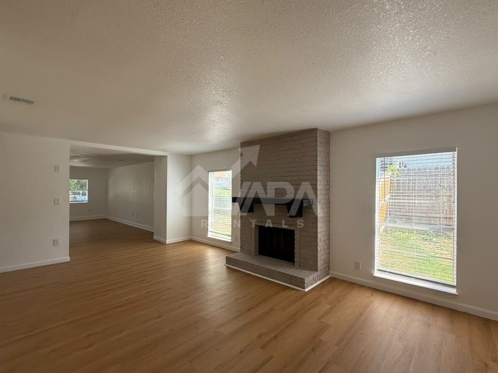 1074 Honeytree St - Photo 4 of 19