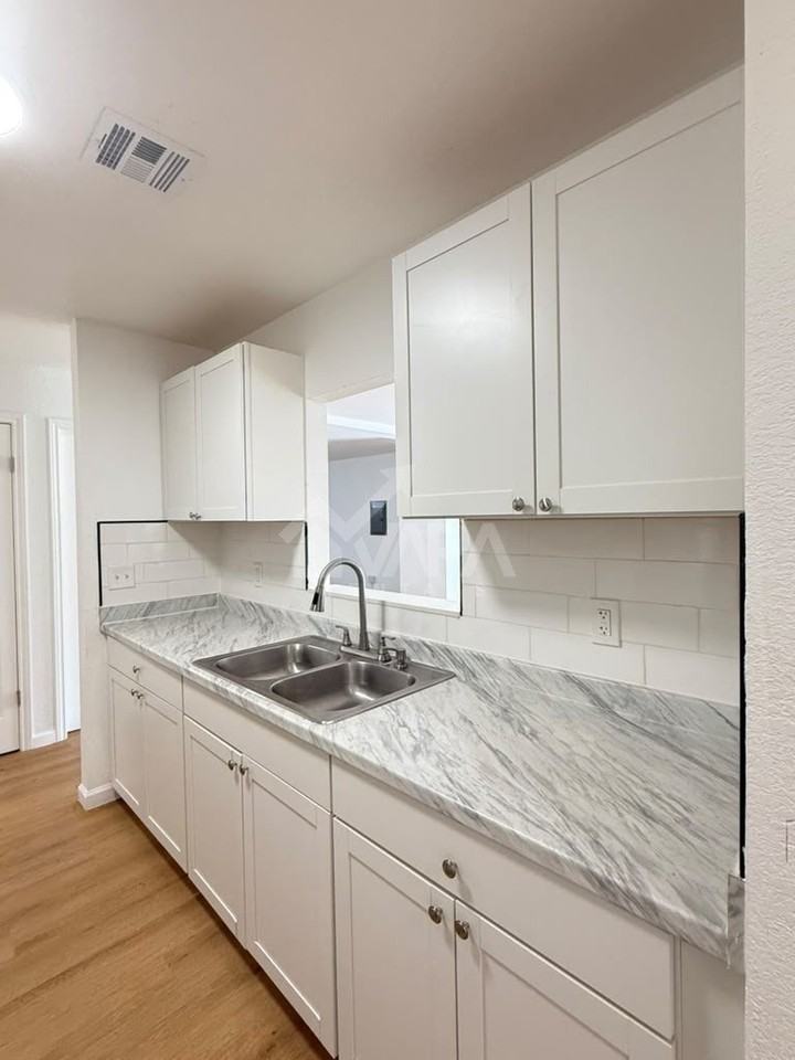 1074 Honeytree St - Photo 6 of 19