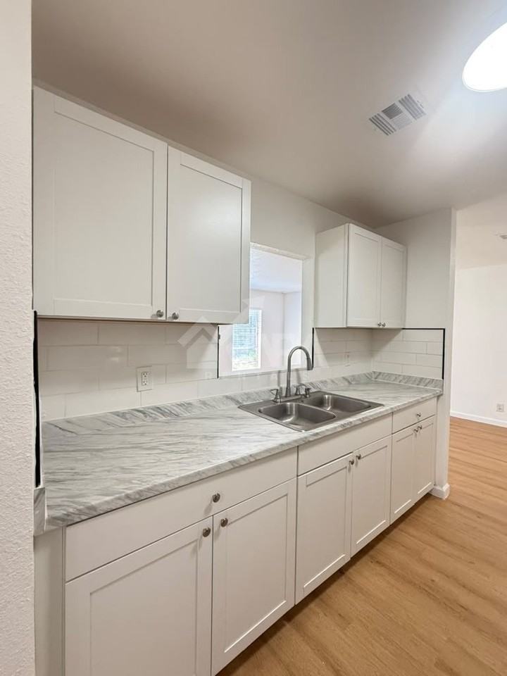1074 Honeytree St - Photo 7 of 19