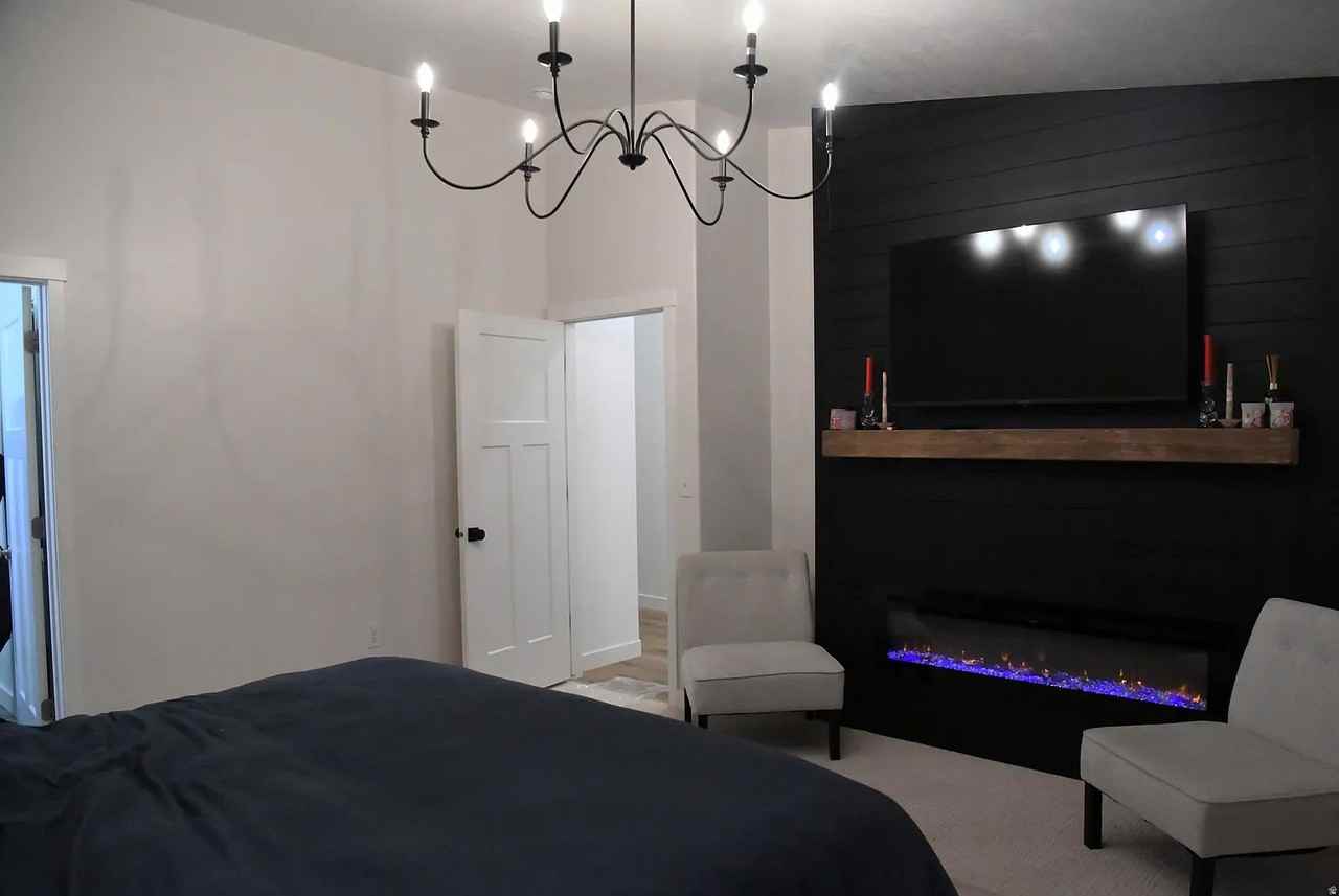 1099 W Emerald Pools Ln - Photo 3 of 18